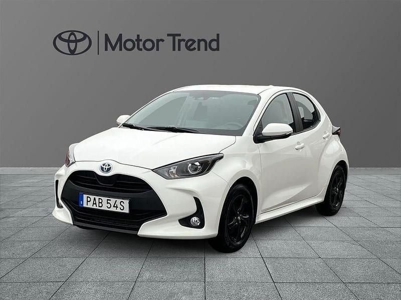Begagnad Toyota Yaris Hybrid Active 117 HK (86 kW) 2023 Vit