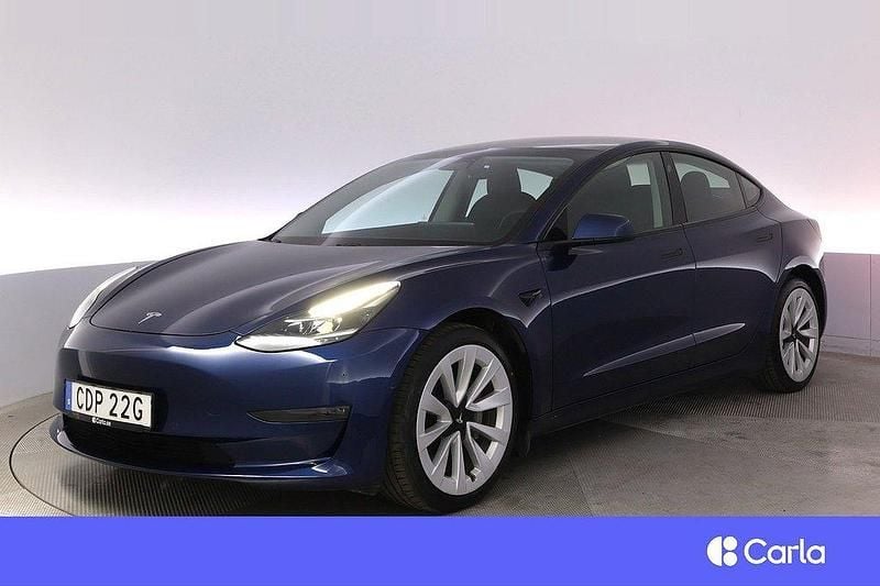 Blå Begagnad 2021 Tesla Model 3 Long Range AWD Sedan | 309 900 kr (Marknadspris) - Bild 1/4