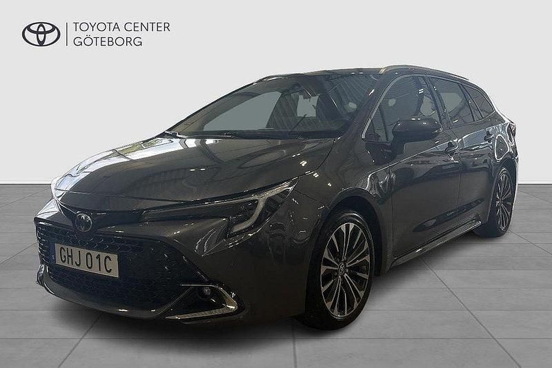 Mörkgrå Begagnad 2023 Toyota Corolla Style Kombi | 272 000 kr (Bra pris) - Bild 1/3