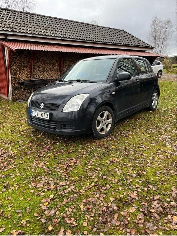Svart Begagnad 2007 Suzuki Swift Halvkombi | 18 000 kr (Dyr) - Bild 1/2