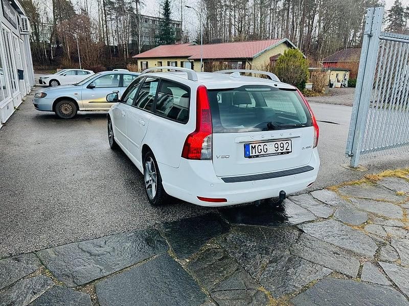 Begagnad Volvo V50 Momentum 116 HK (85 kW) 2011 Vit Kombi