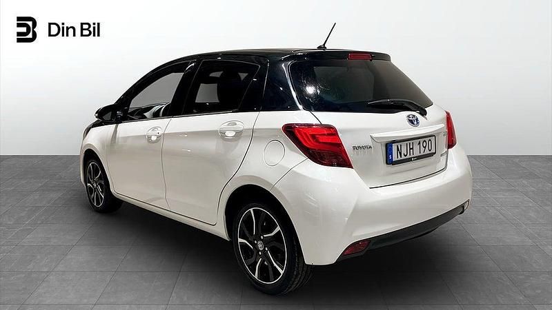 Begagnad Toyota Yaris Hybrid Active 73 HK (53 kW) 2016 Vit Halvkombi
