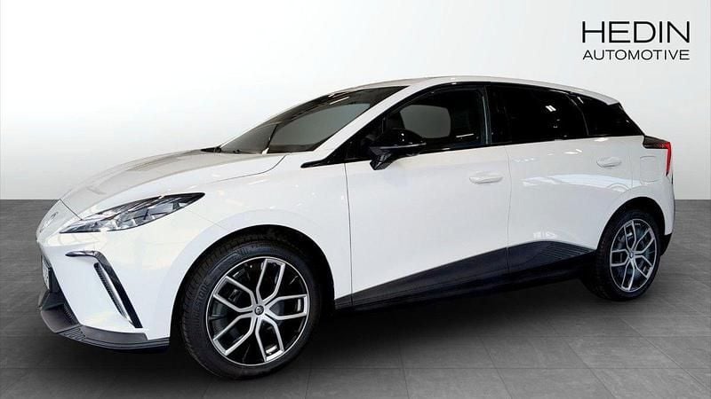 Vit (white) Begagnad 2023 MG MG4 EV Luxury Halvkombi | 334 900 kr (Dyr) - Bild 1/4