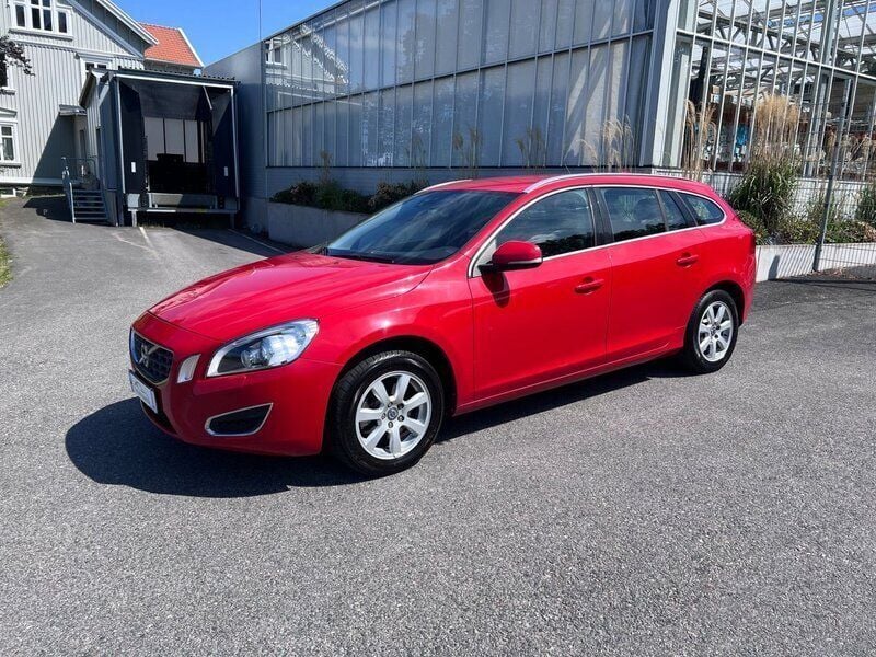 Röd Begagnad 2011 Volvo V60 Summum Kombi | 79 900 kr (Bra pris) - Bild 1/4