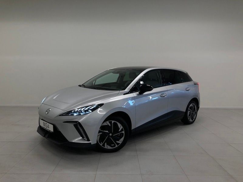 Begagnad MG MG4 EV Luxury 150 kW (204 HK) 2022 Okänd Halvkombi