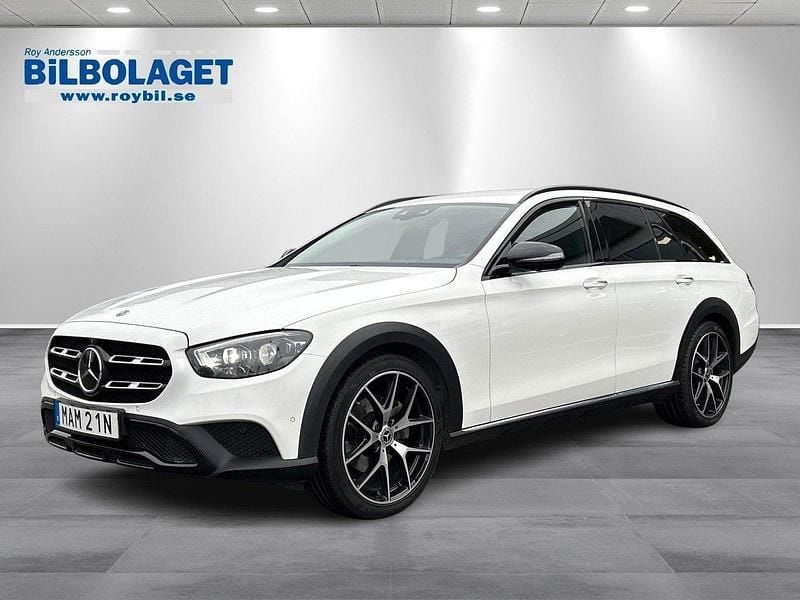 Vit Begagnad 2021 Mercedes E220 Kombi | 439 800 kr (Dyr) - Bild 1/4