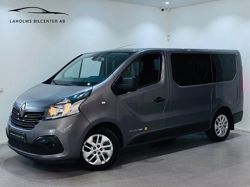 Grå Begagnad 2015 Renault Trafic Van | 129 900 kr - Bild 1/4
