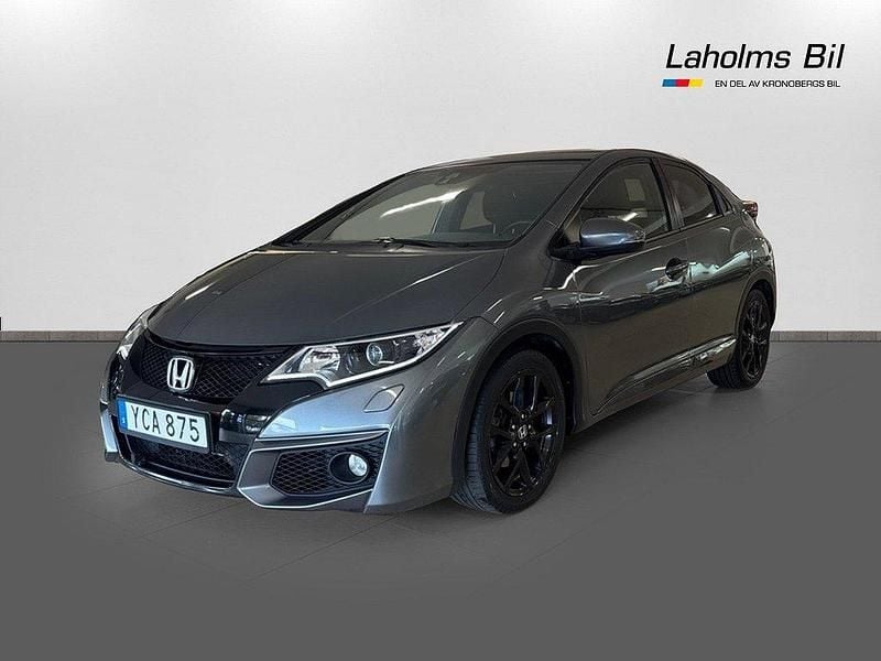 Mörkgrå (grå metallic) Begagnad 2016 Honda Civic Sport Halvkombi | 89 900 kr (Marknadspris) - Bild 1/4