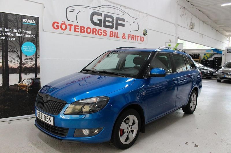 Blå Begagnad 2014 Skoda Fabia Ambiente Kombi | 75 000 kr (Marknadspris) - Bild 1/4