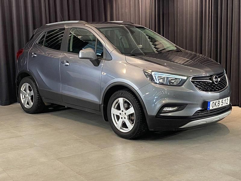 Grå Begagnad 2016 Opel Mokka X Enjoy SUV | 139 500 kr (Marknadspris) - Bild 1/4