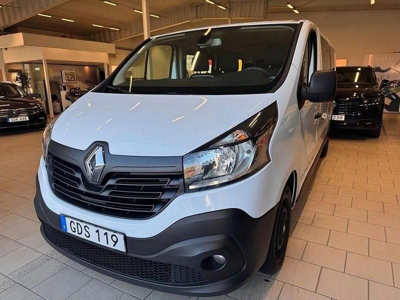Vit Begagnad 2017 Renault Trafic Minibuss | 209 000 kr (Dyr) - Bild 1/4