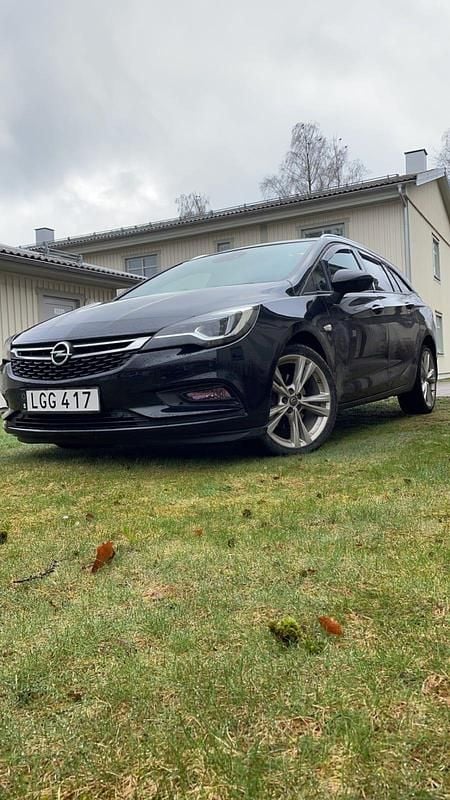 Begagnad Opel Astra 136 HK (100 kW) 2017 Svart Kombi