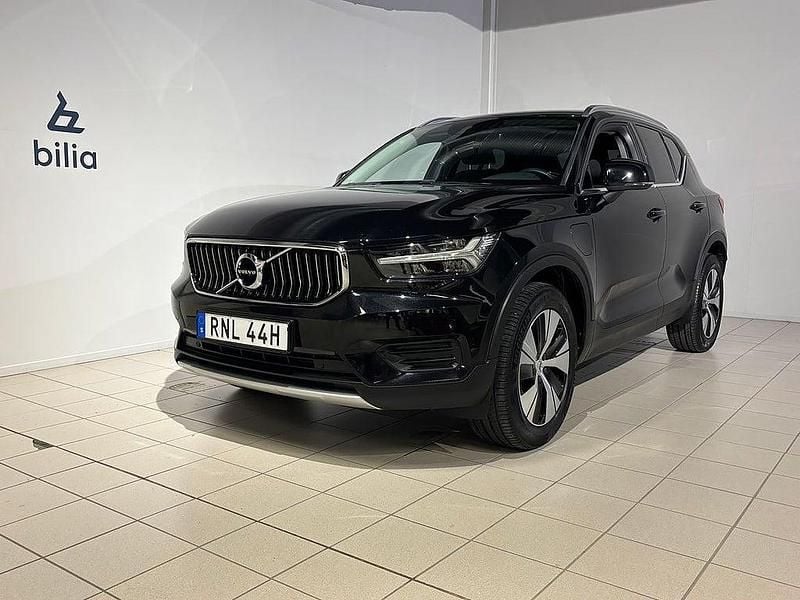 Svart Begagnad 2021 Volvo XC40 Inscription SUV | 339 800 kr (Marknadspris) - Bild 1/4
