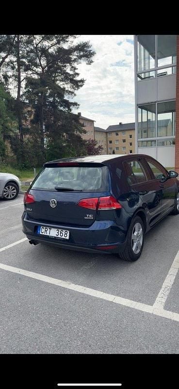 Blå Begagnad 2013 VW Golf VII Halvkombi | 109 000 kr (Lite dyr) - Bild 1/3