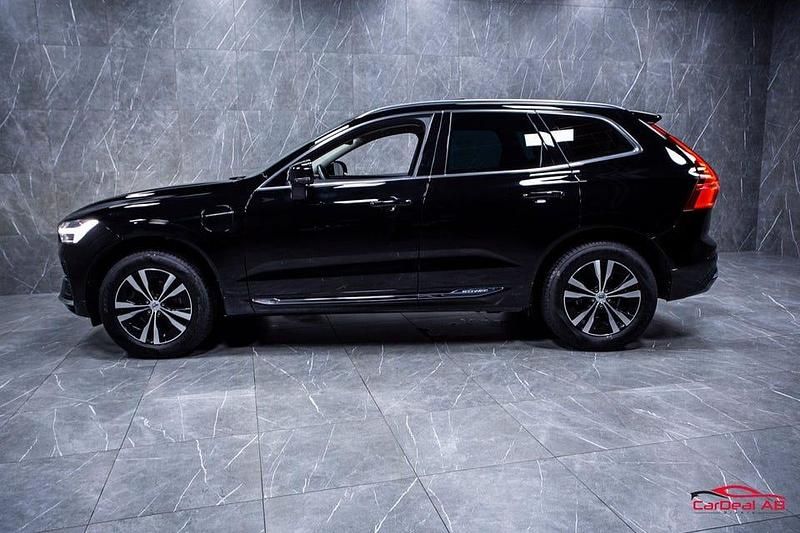 Begagnad Volvo XC60 Core 350 HK (257 kW) 2023 Svart SUV