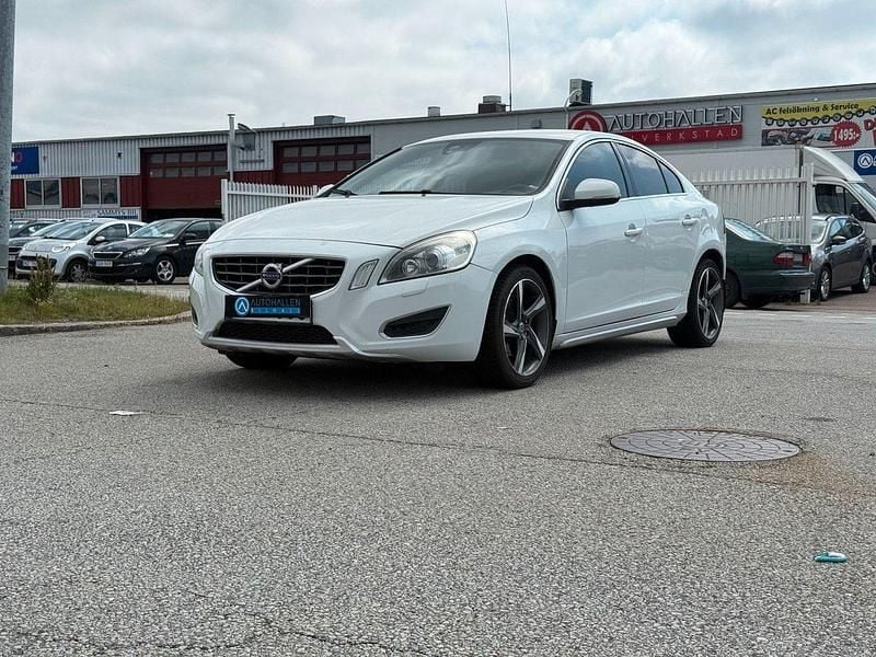 Vit Begagnad 2010 Volvo S60 Momentum Sedan | 69 900 kr (Lite dyr) - Bild 1/4