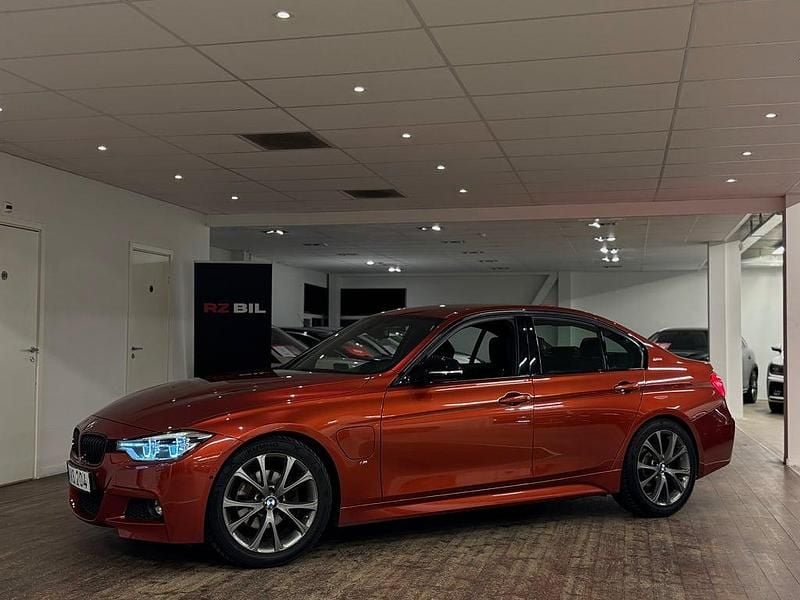 Begagnad BMW 330e M Sport 184 HK (135 kW) 2017 Orange Sedan