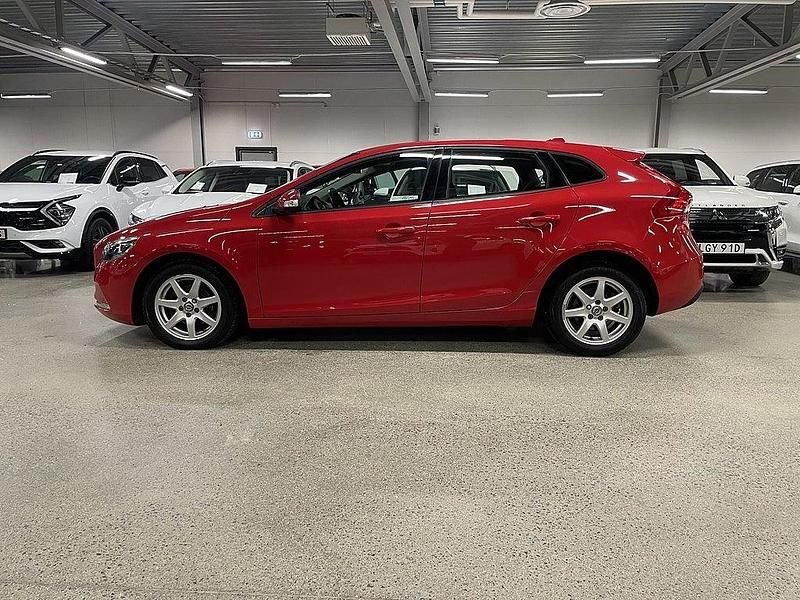 Begagnad Volvo V40 Kinetic 116 HK (85 kW) 2015 Röd Halvkombi
