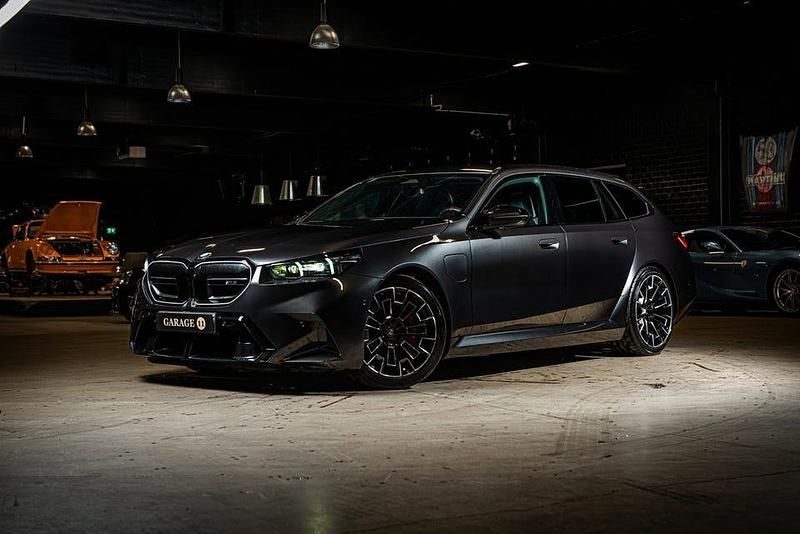 Begagnad BMW M5 Comfort Edition 728 HK (535 kW) 2025 Grå Kombi