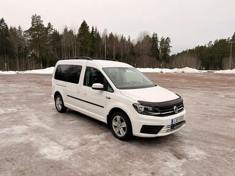 Vit Begagnad 2016 VW Caddy Maxi Life Life Minibuss | 159 000 kr (Lite dyr) - Bild 1/4