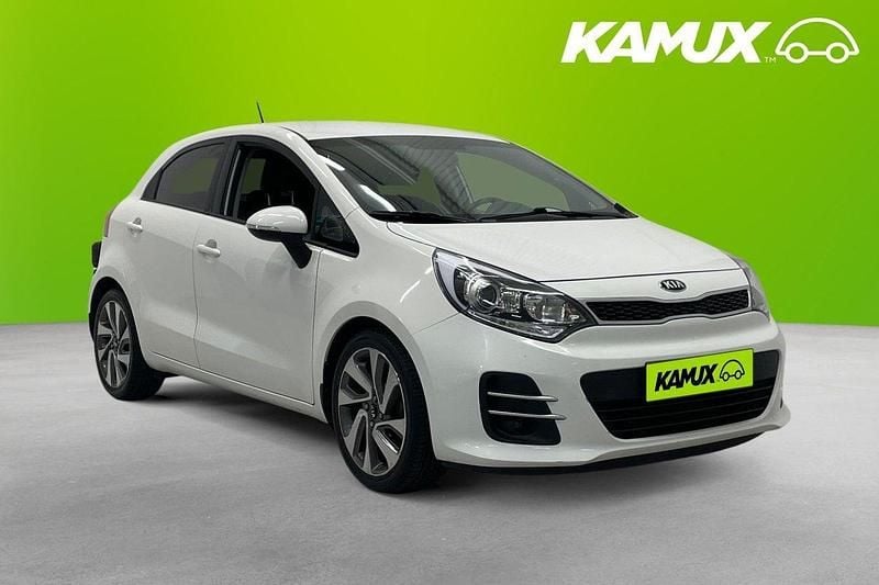 Vit Begagnad 2017 Kia Rio Halvkombi | 109 800 kr (Superpris) - Bild 1/4