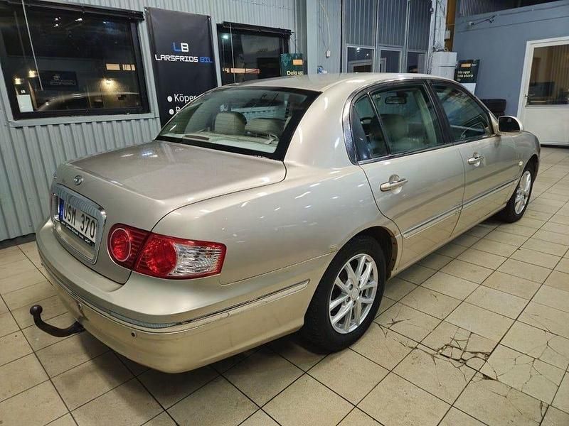 Begagnad Kia Opirus 203 HK (149 kW) 2004 Gul Sedan