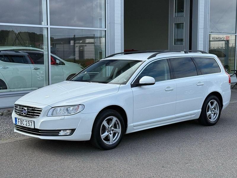 Vit Begagnad 2016 Volvo V70 Momentum Kombi | 178 900 kr (Lite dyr) - Bild 1/4