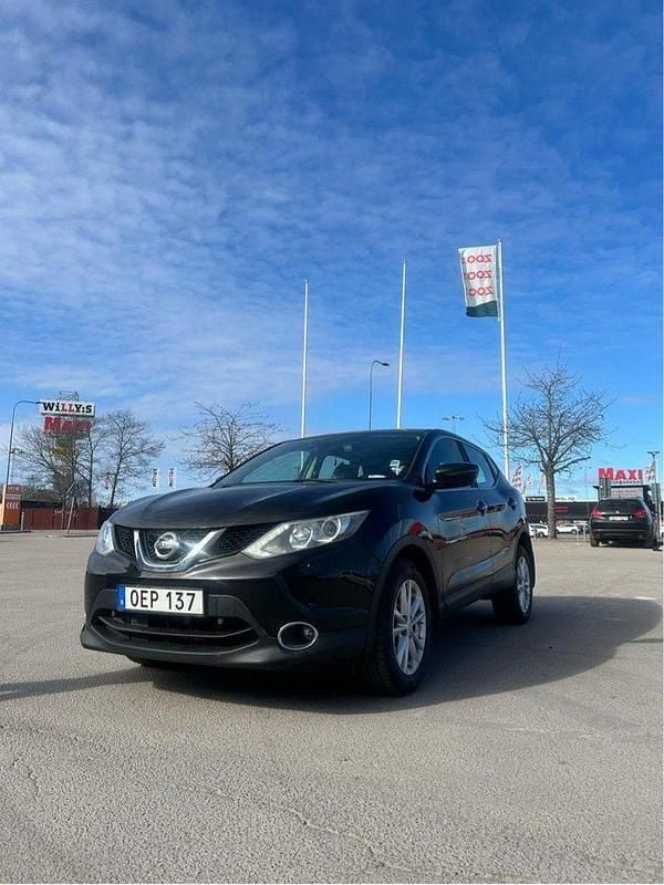 Svart Begagnad 2016 Nissan Qashqai SUV | 110 000 kr (Bra pris) - Bild 1/4