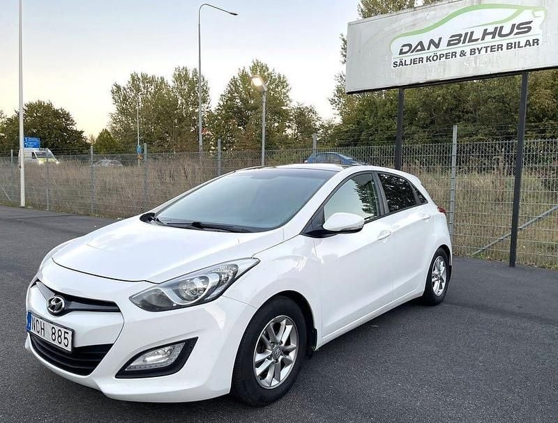 Begagnad Hyundai i30 Sport 110 HK (80 kW) 2013 Vit Halvkombi