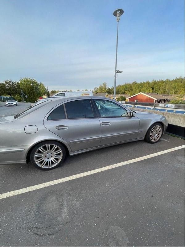 Silver Begagnad 2006 Mercedes E200 Classic Sedan | 60 000 kr (Marknadspris) - Bild 1/3