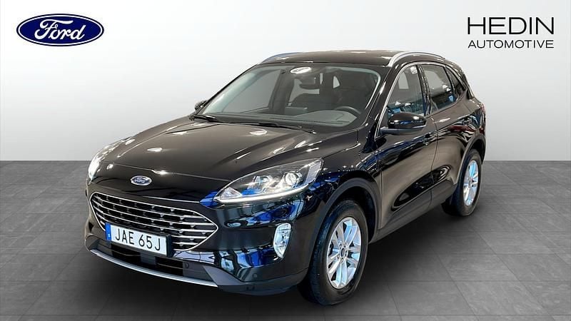 Svart (black) Begagnad 2023 Ford Kuga Titanium SUV | 269 900 kr (Marknadspris) - Bild 1/4