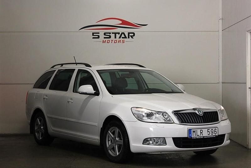 Begagnad Skoda Octavia Elegance 105 HK (77 kW) 2012 Vit Kombi