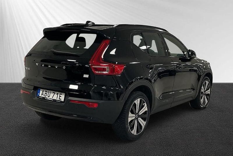 Begagnad Volvo XC40 Core 185 kW (252 HK) 2022 Svart SUV