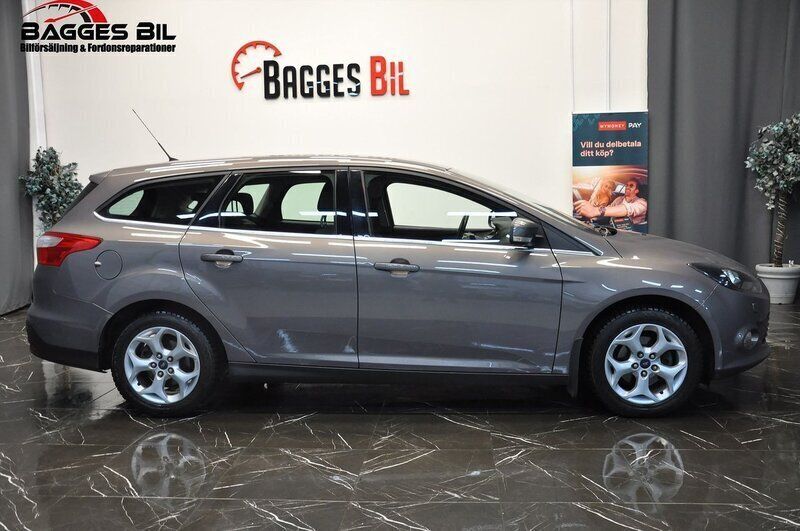 Brun Begagnad 2013 Ford Focus Kombi | 65 900 kr (Bra pris) - Bild 1/4