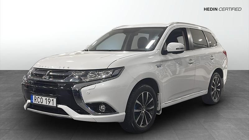 Begagnad Mitsubishi Outlander P-HEV 203 HK (149 kW) 2015 Kombi