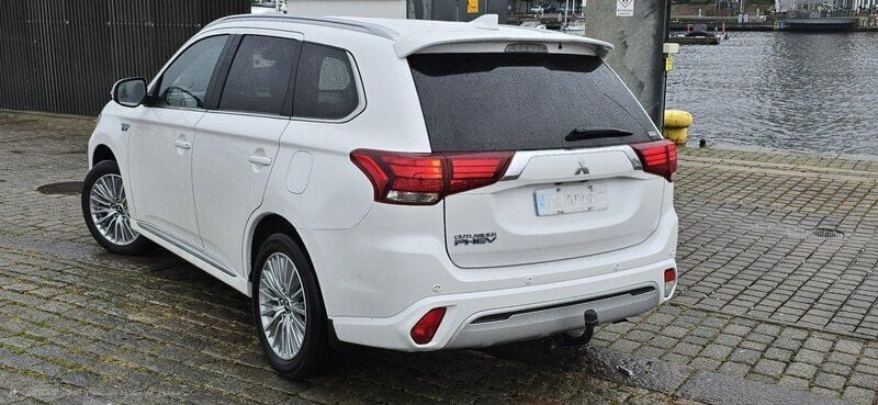 Begagnad 2020 Mitsubishi Outlander P-HEV SUV | 220 000 kr - Bild 1/4