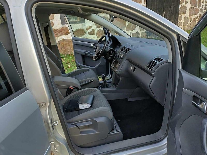 Begagnad VW Touran 140 HK (102 kW) 2014 Minibuss