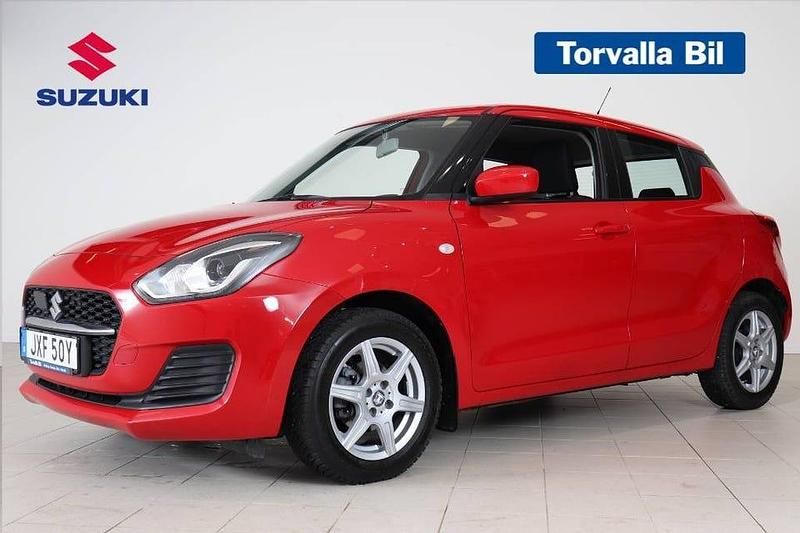 Röd Begagnad 2020 Suzuki Swift Comfort Halvkombi | 159 000 kr (Marknadspris) - Bild 1/3