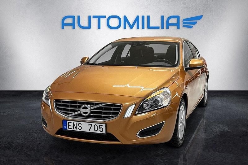 Brun Begagnad 2010 Volvo S60 Momentum Sedan | 119 900 kr (Marknadspris) - Bild 1/4