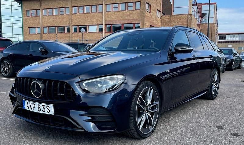 Blåmetallic Begagnad 2022 Mercedes E53 AMG AMG Kombi | 655 000 kr (Marknadspris) - Bild 1/4