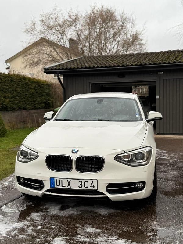 Begagnad 2013 BMW 116 Halvkombi | 94 500 kr - Bild 1/4