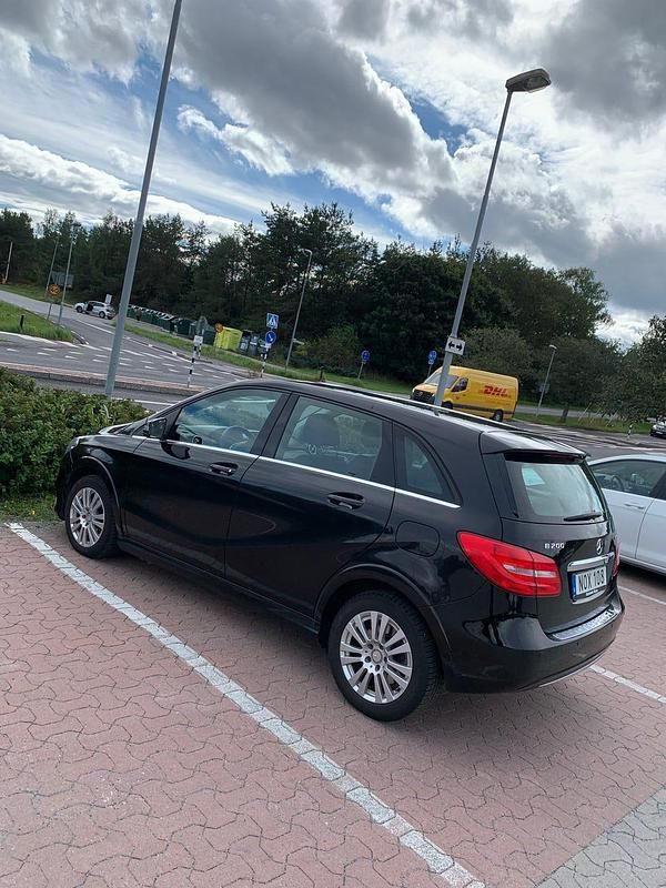Begagnad Mercedes B200 156 HK (114 kW) 2014 Minibuss