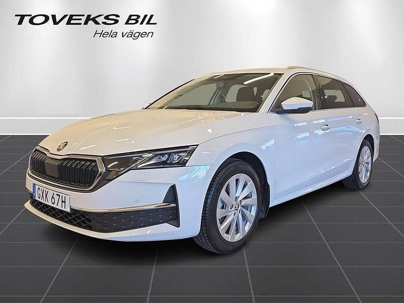 Vit Begagnad 2025 Skoda Octavia Selection Kombi | 299 900 kr (Superpris) - Bild 1/4