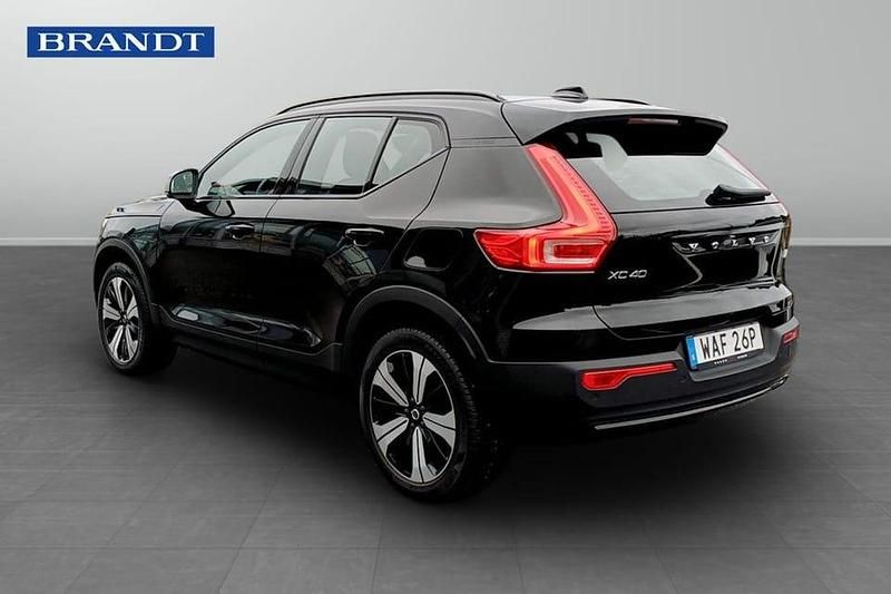 Begagnad Volvo XC40 Core 172 kW (234 HK) 2023 Svart SUV