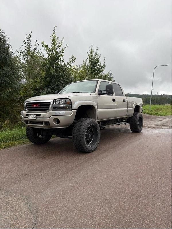 Silver Begagnad 2007 GMC Sierra | 239 000 kr - Bild 1/4