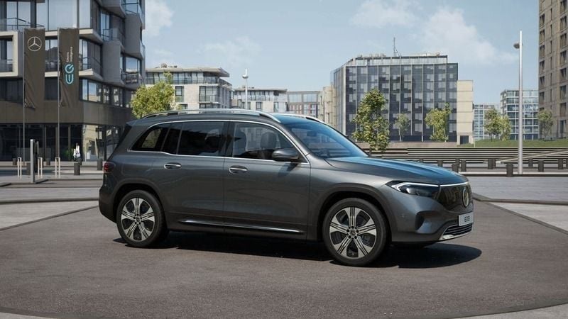 Mörkgrå (grå) Ny 2025 Mercedes EQB250+ SUV | 603 300 kr - Bild 1/4