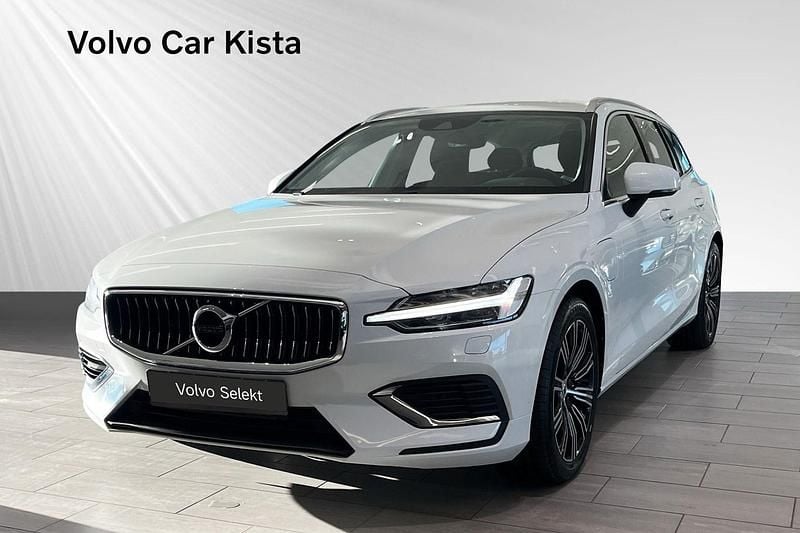 Vit Begagnad 2022 Volvo V60 Kombi | 359 900 kr (Marknadspris) - Bild 1/3