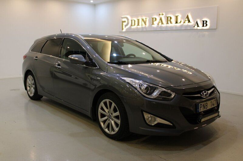 Silver Begagnad 2013 Hyundai i40 Kombi | 79 900 kr (Bra pris) - Bild 1/4
