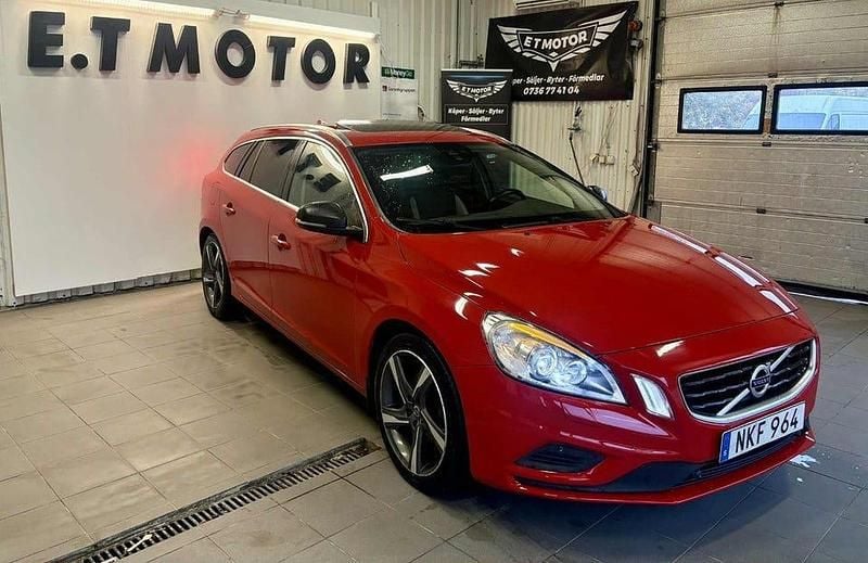 Röd Begagnad 2012 Volvo V60 R-Design Kombi | 74 900 kr (Bra pris) - Bild 1/4