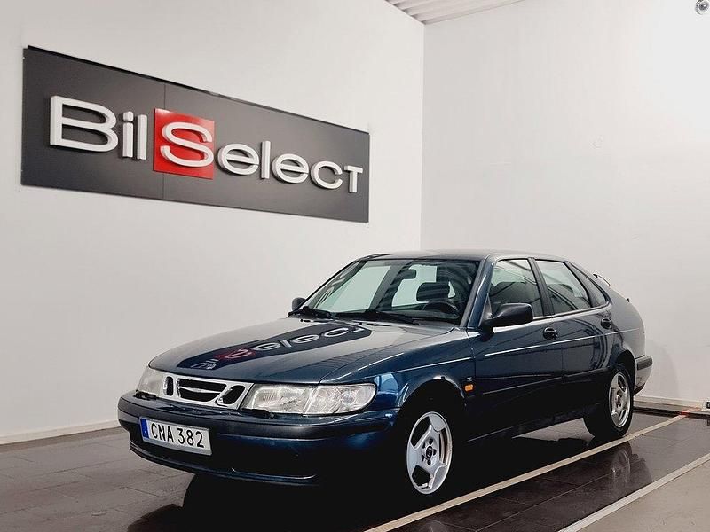 Ljusgrå Begagnad 1999 Saab 9-3 Halvkombi | 29 900 kr (Dyr) - Bild 1/4